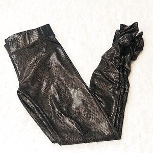 🆕 Candie’s metallic snakeskin leggings black gold